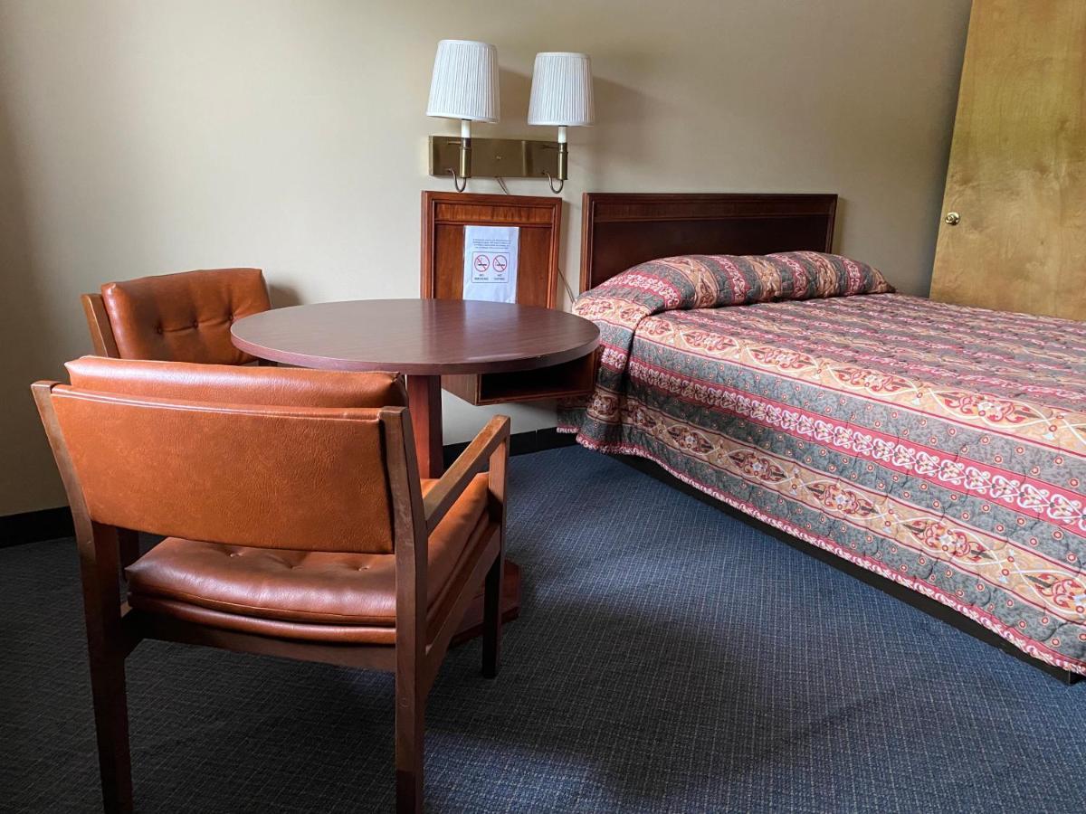 The Hemlock Inn Loudonville Extérieur photo