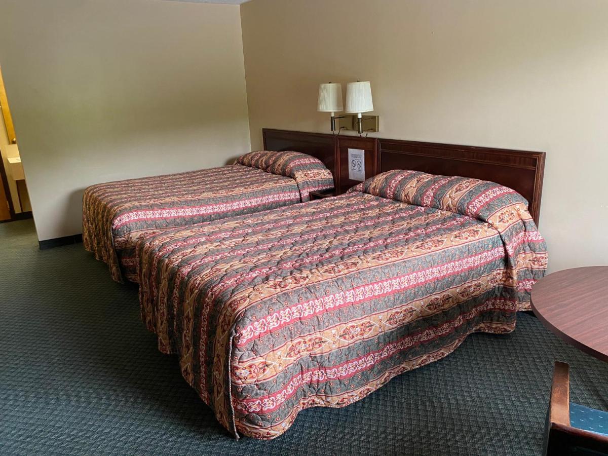 The Hemlock Inn Loudonville Extérieur photo