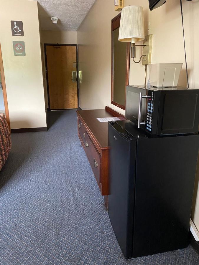 The Hemlock Inn Loudonville Extérieur photo